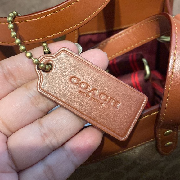 Coach Field Tote 24 - Picture 5 of 16